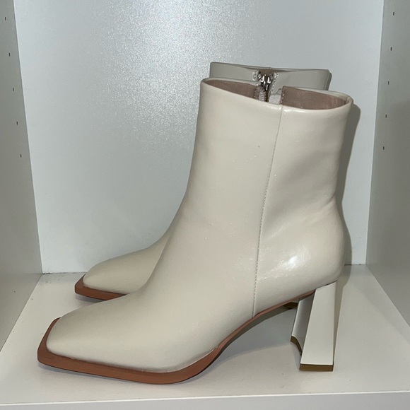 White square toe ankle boot/ booties - Picture 5 of 7